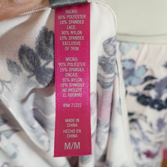 VINCE CAMUTO. - Picture 7 of 7